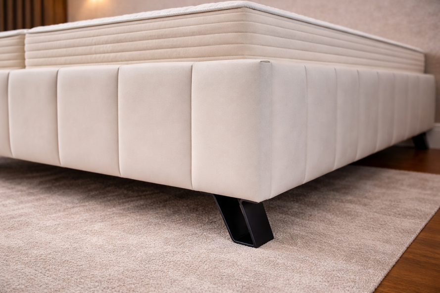 Čalúnená posteľ so skladaným čelom a zánožím 180x200